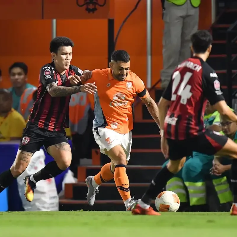 Match Photos - Action Shots - Muangthong United at Ratchaburi - Thai League 1