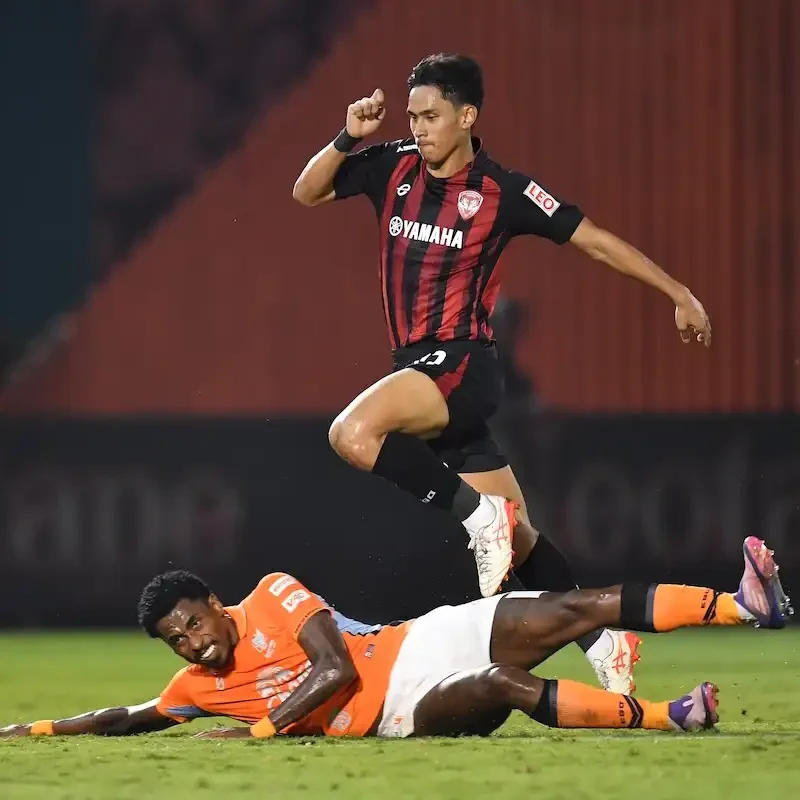 Match Photos - Action Shots - Muangthong United at Ratchaburi - Thai League 1